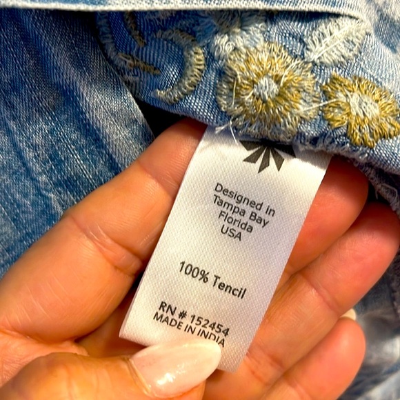 Kyla long sleeves Embroidered Denim Shirt in XSmall NWT - Picture 6 of 10
